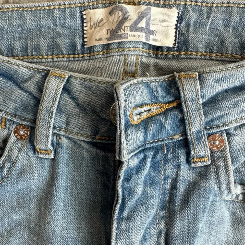 Free People We the Free Etna Blue Cropped Flare Jeans – Size 24 NWT